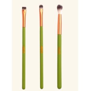alamar UNUSED makeup brushes (trio)